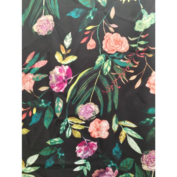 Chelsea & Theodore Size XXL Black Pink Floral Layered Hem Lightweight V-Neck Top - Picture 2 of 7